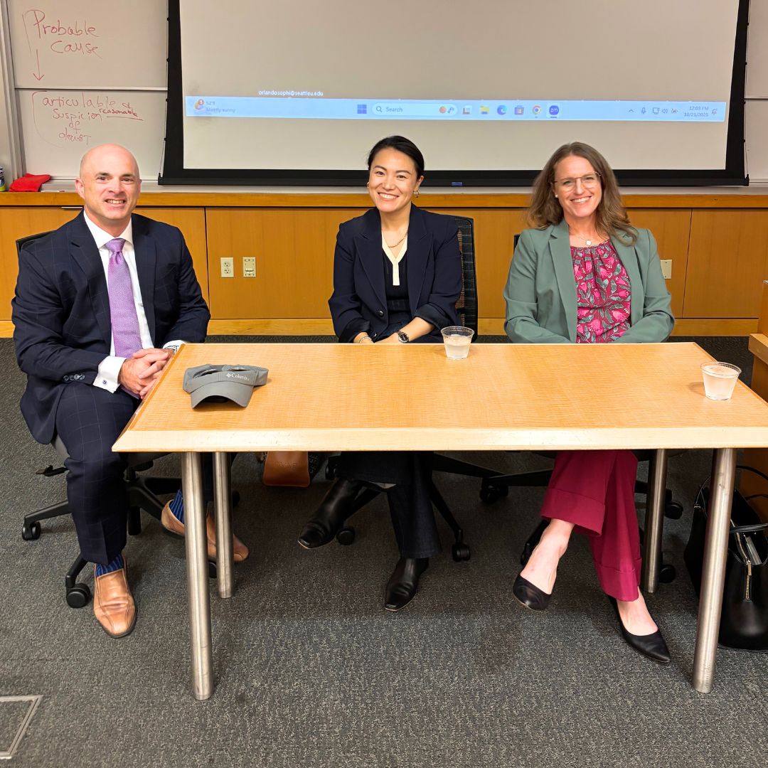 Local attorneys Sindy Ding-Voorhees, Nika Aldrich, and Amy Weston having a discussion with TILE students.