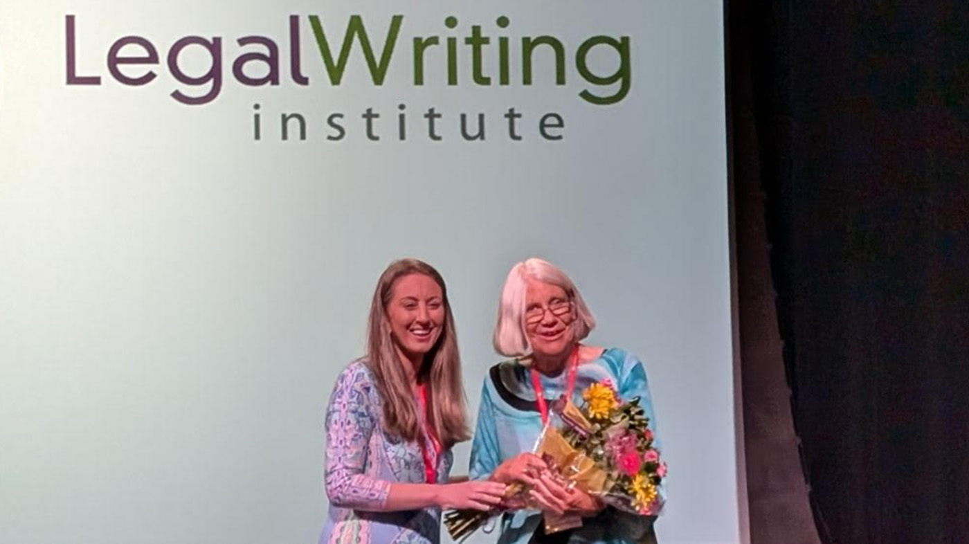 Laurel Oates receives award