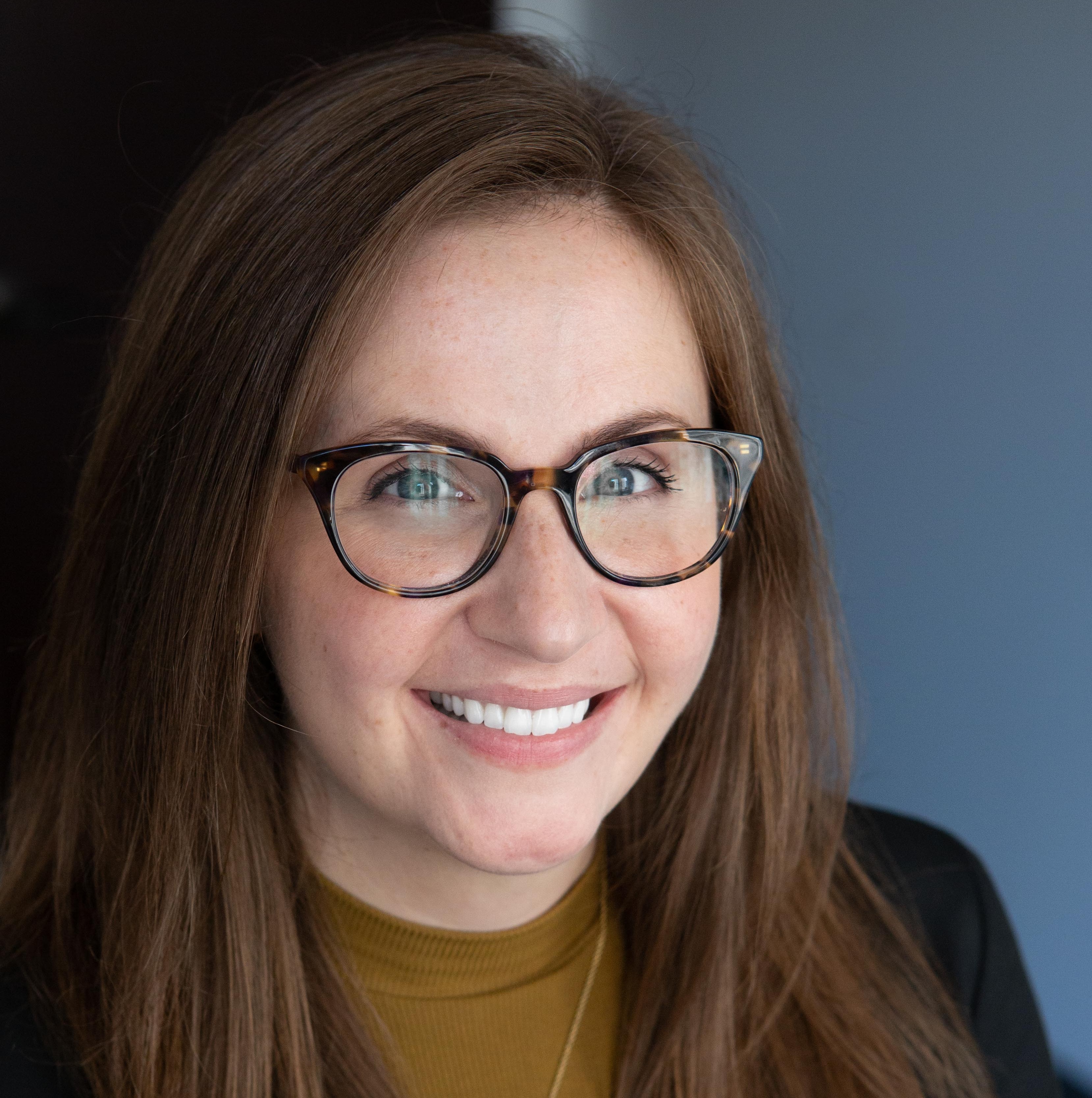 Headshot photo of Amy Thompson